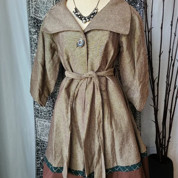 BCBG...BEAUTIFUL LONG COAT - Picture 3 of 7